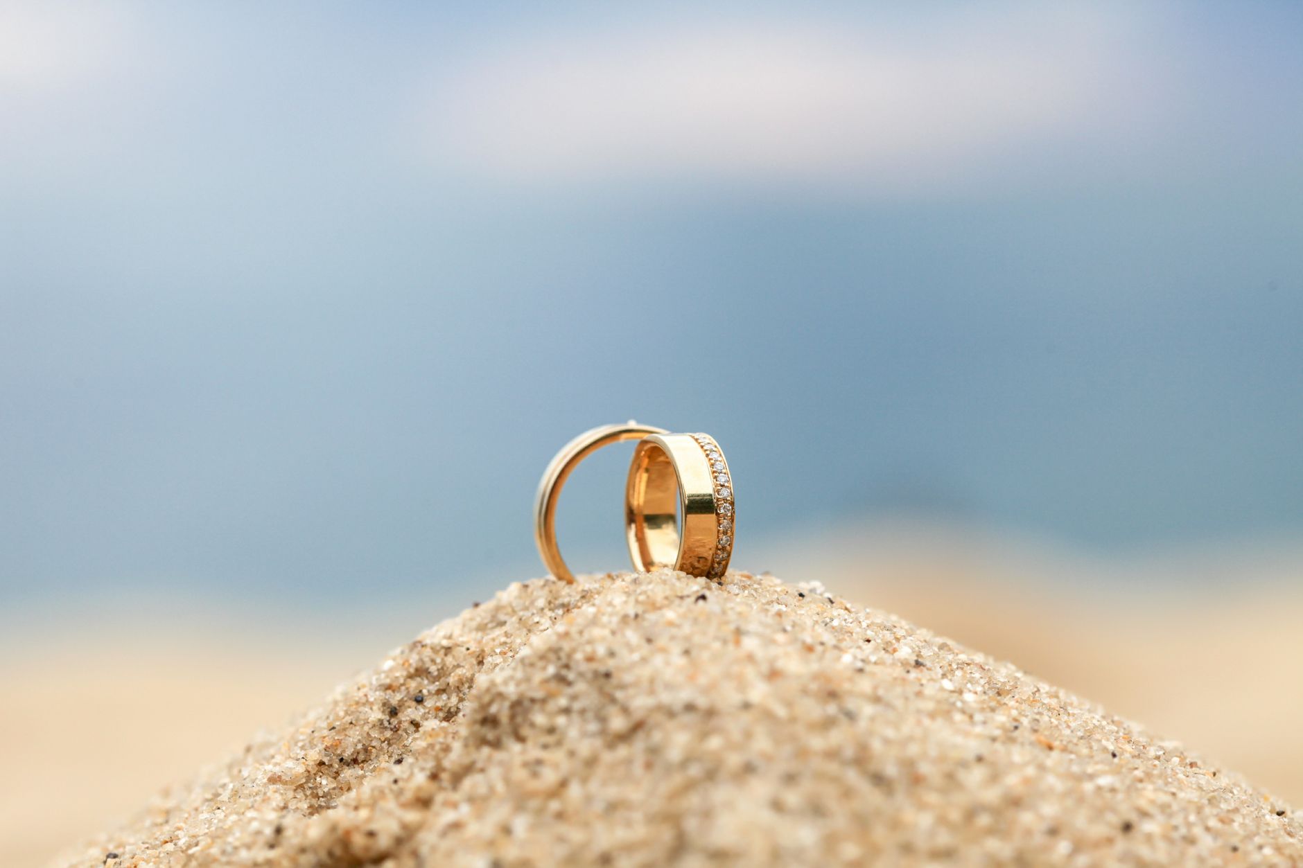 Ethical Engagement Rings with Recycled Gold: A Timeless Choice with a Modern Twist