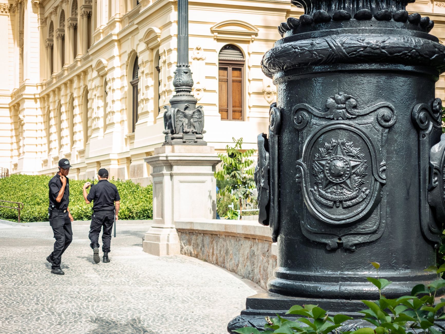 How to Hire the Best Security Guards for Your Software Company’s Physical Security Needs