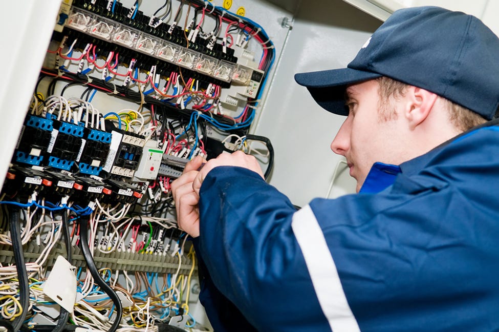 Emergency Situations That Require a Fast-Acting electrician-austin