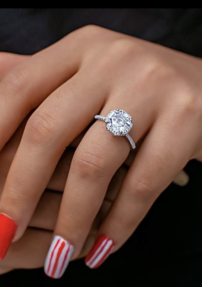 Kirby Muxloe Keepsakes: Choosing a Unique Engagement Ring