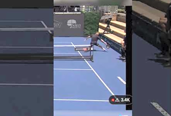 Crazy ending! #pickleball #pickleballer #pickleballlessons #pickleballplayers #pickleballdoubles