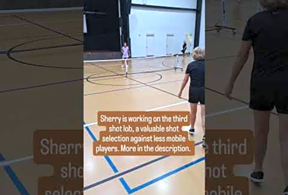Third Shot Lob? Absolutely! At the right time. #pickleball #pickleballstrategy #pickleballlob
