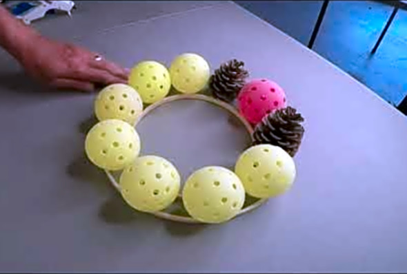 DO-IT-YOURSELF PICKLEBALL HOLIDAY WREATH...another episode of DINKS OF OUR LIVES with Miguel Enciso