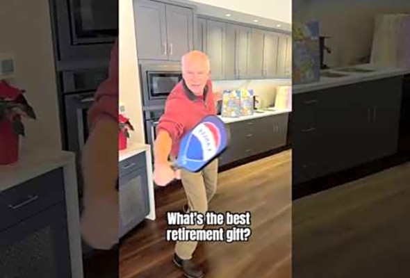 WHATS THE BEST RETIREMENT GIFT? A RE/MAX pickleball paddle, of course! #retirement #remaxagent