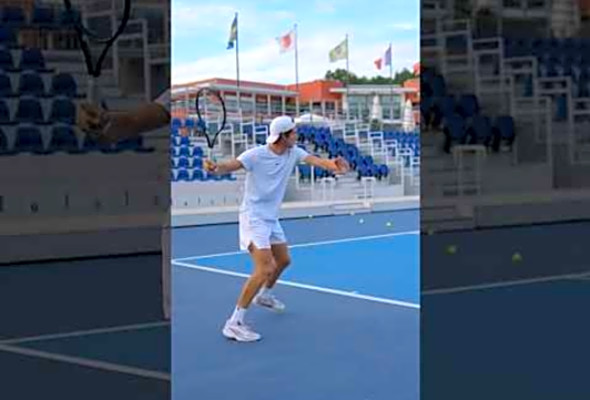 This one mistake could cost you the match! #tennis #tenniscoach #tennistips #coachmouratoglou