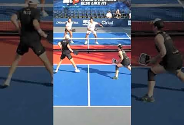 High Lob to Beat the Tall Player #shorts #pickleball