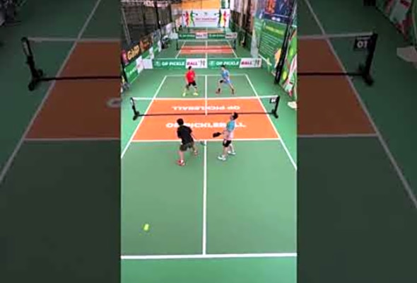 Khi bng bn chi pickleball
