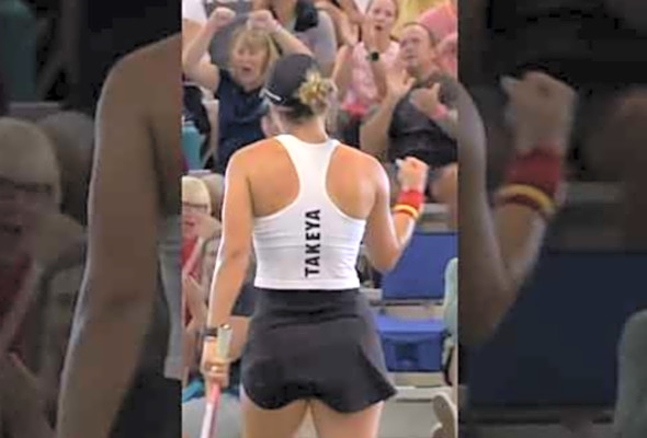 Incredible Defense! #pickleball #pickleballhighlights #reflexes #trending #viral #tennis #shorts