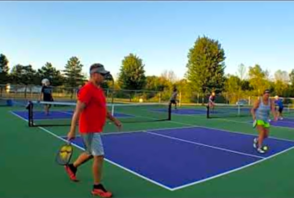 Laura/AP vs Pete/Eddie Pickleball