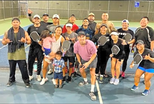 I played against a pickleball Pro Tyler Loong in Hawaii!