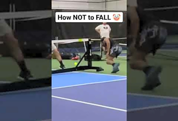 How NOT to FALL in a PICKLEBALL TOURNAMENT #pickleball #viral #shorts #funny #worldcup