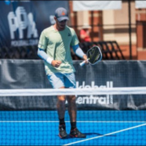 Tyson McGuffin and Federico Staksrud face off for a spot on Championship...
