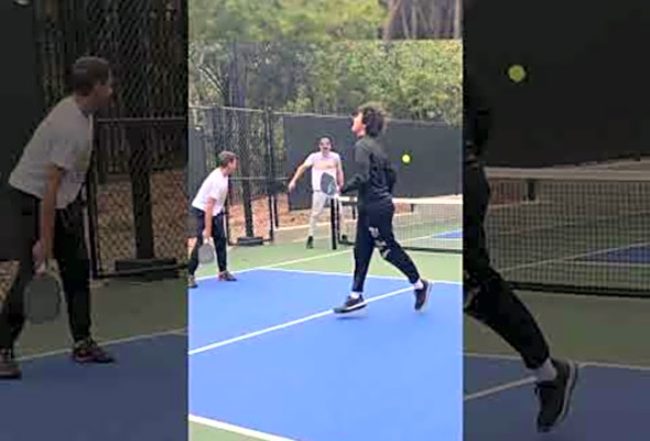 How?! #pickleball #pickleballislife #pickleballaddict #pickleballrocks #pickleballhighlights #pic