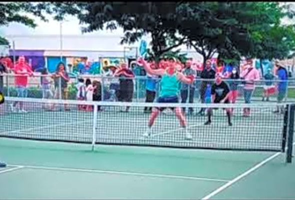 Pickleball PRO Riley Newman Newly Invented Trick Serve !