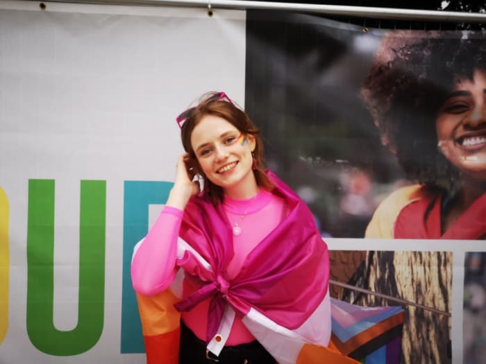 Amy Saunders Coming Out Advice: “You Don’t Owe Anyone an Explanation on Your Sexuality or Gender”