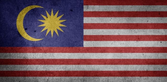 Malaysia Will Require Concerts To Have A “Kill Switch” After The 1975’s Onstage Same-Sex Kiss
