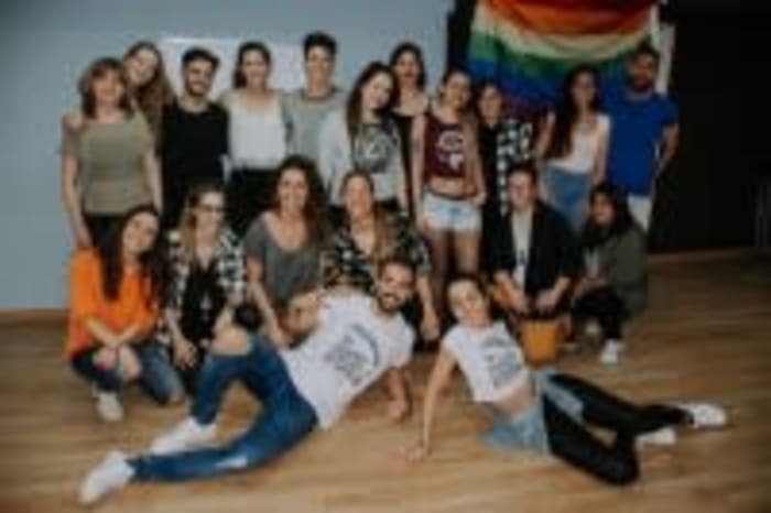 CLASE DE BAILE LIBRE DE GÉNERO AL AIRE LIBRE