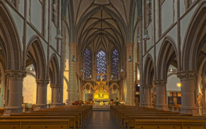 Trans pastor fosters church where everyone is welcome