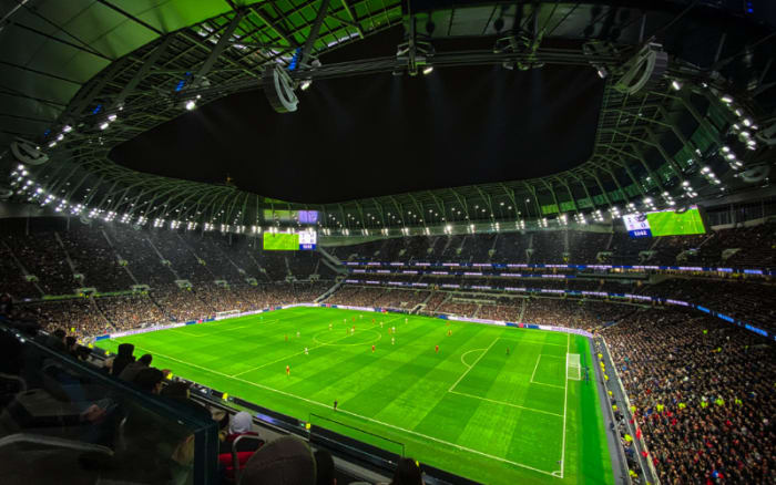 French football league condemns homophobic chants