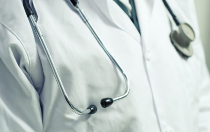 Nurse suspended over complaint about trans doctor wins case to have hearing in public