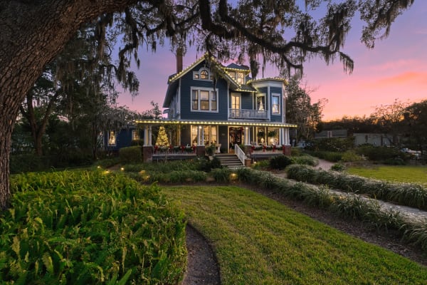 Professional commercial photography services - retail and bed and breakfast photographer Fernandina Beach FL