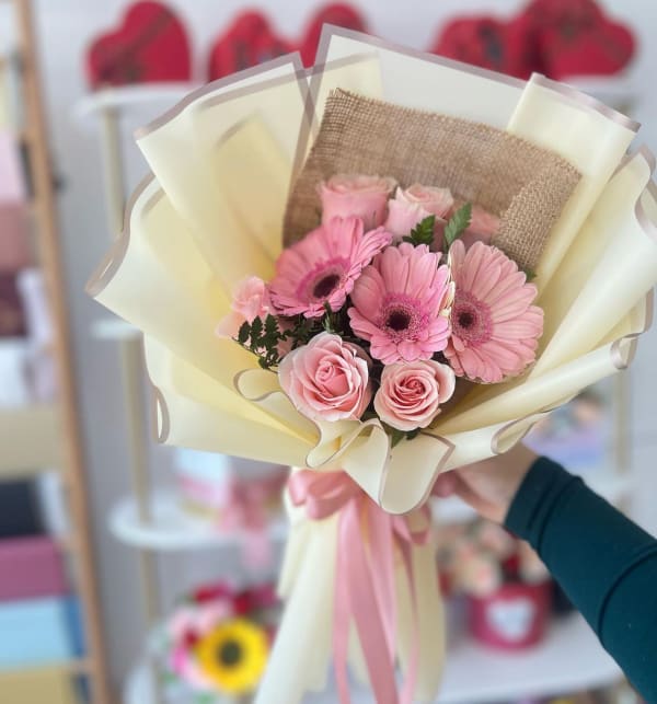 Rosas y Gerberas