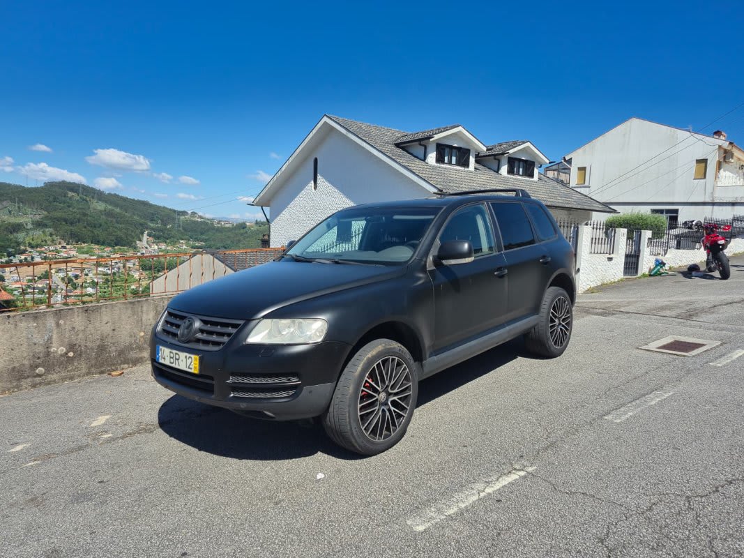 Volkswagen Touareg V6, V8 w/ Sport Suspension