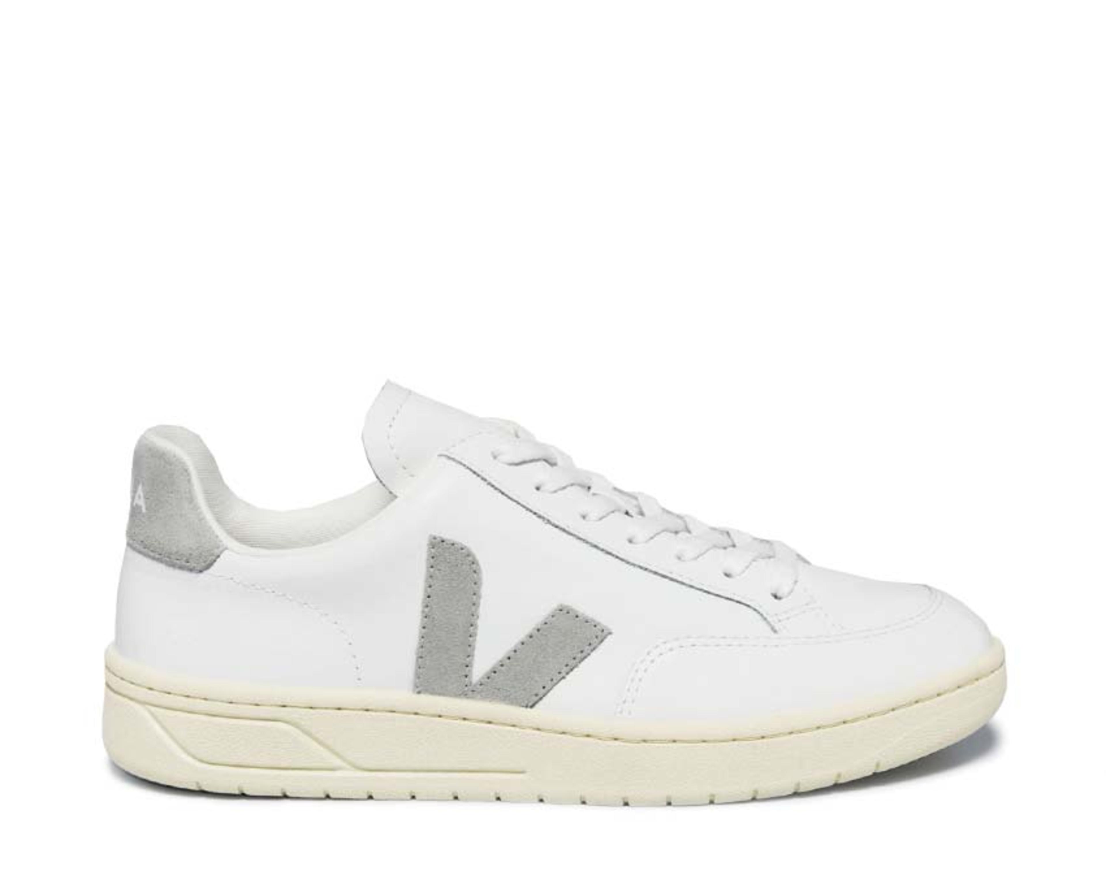 Veja V-12 Leather