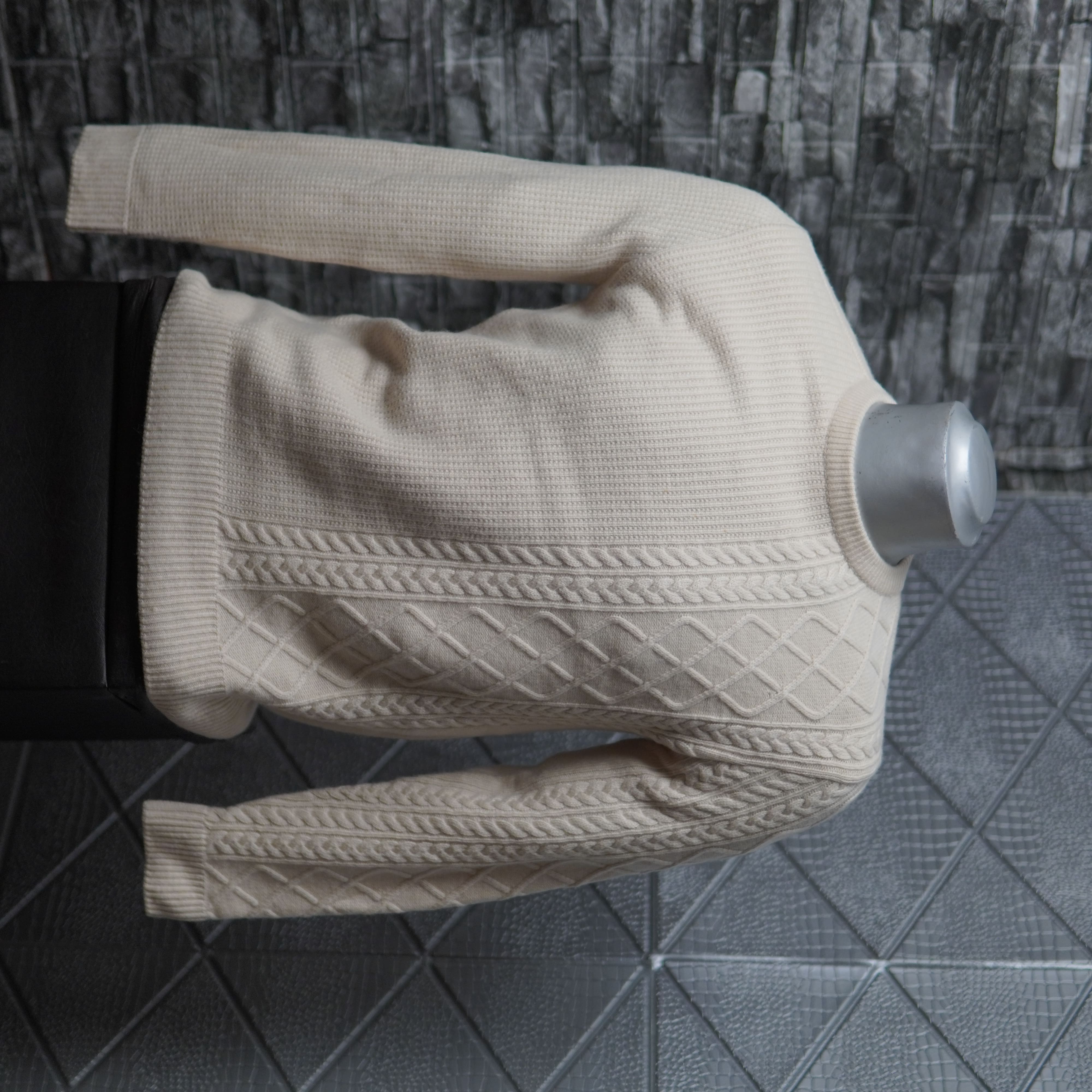 🟡 Suéter de diseño con trenzado asimétrico Crema - Talla L