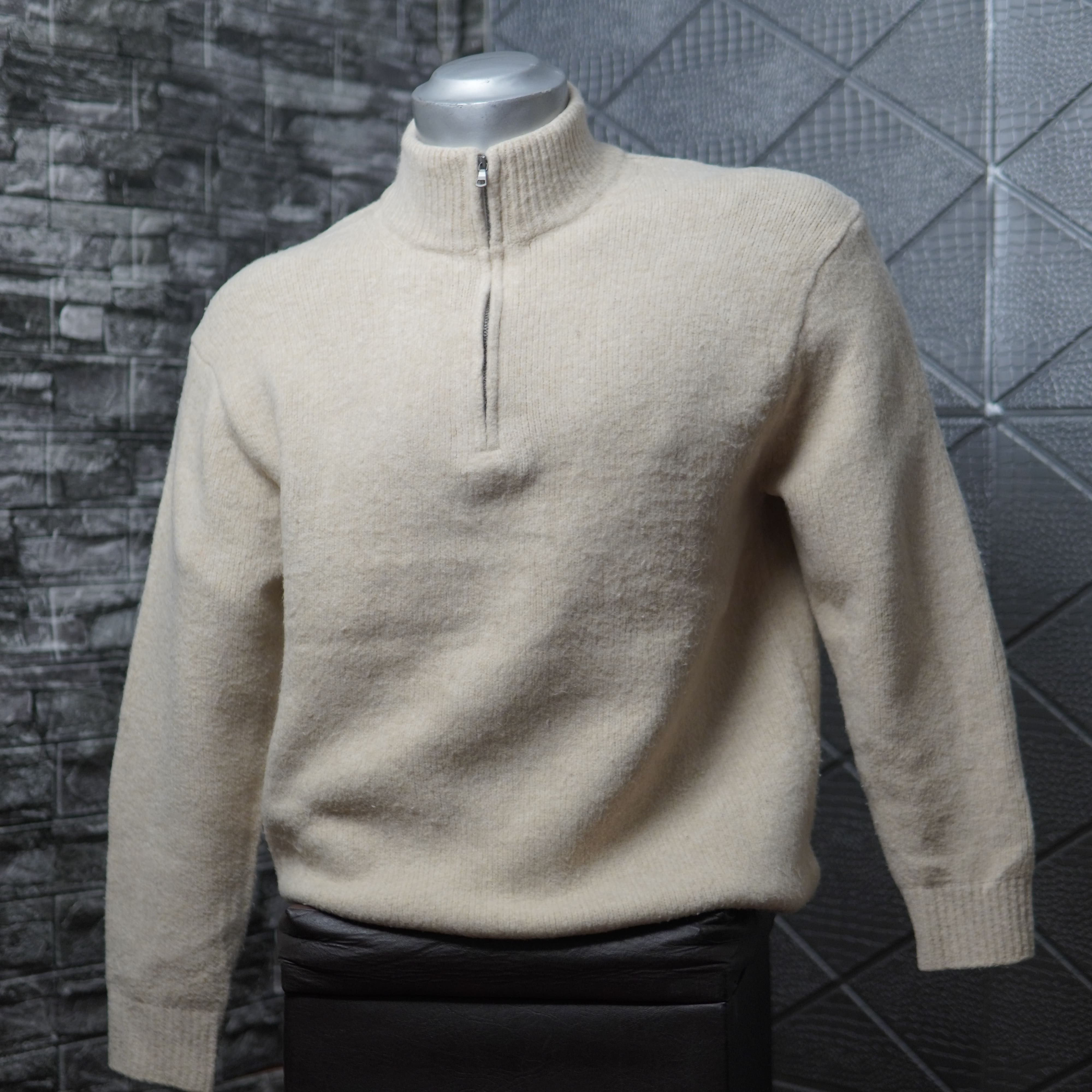 🟡 Suéter Uniqlo con medio cierre estilo Minimal Crema - Talla XL