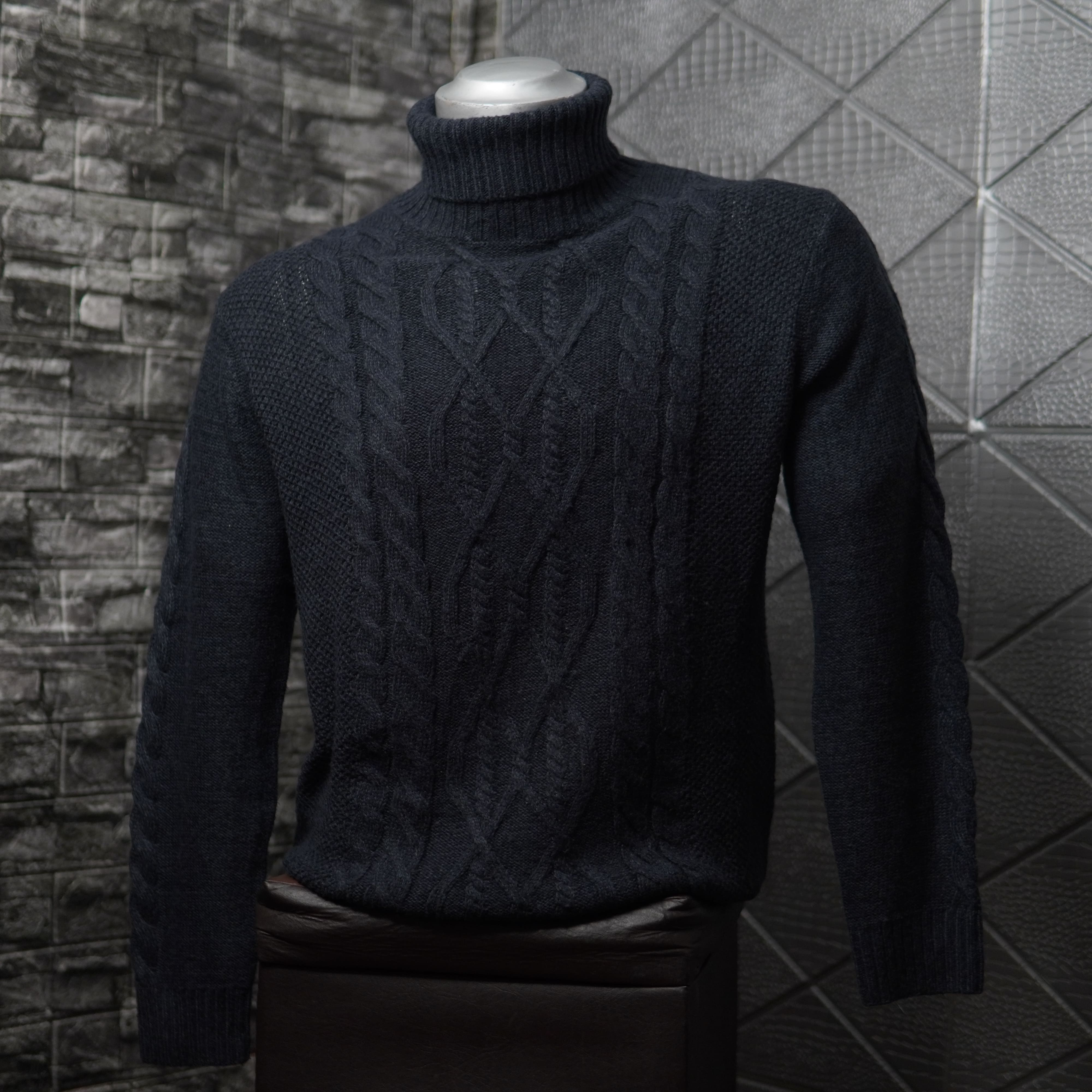 🟡 Suéter cuello tortuga con trenzado imponente Azul Marino - Talla L