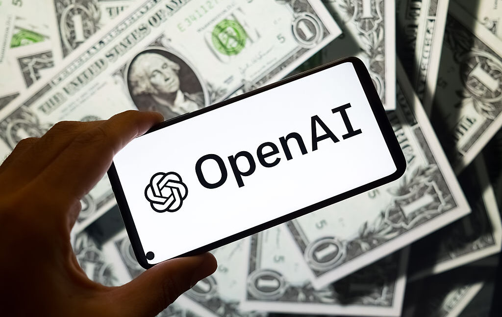 Trump sichert den USA eine 5%-Beteiligung an OpenAI, deutlich unter Sanders' Ziel.