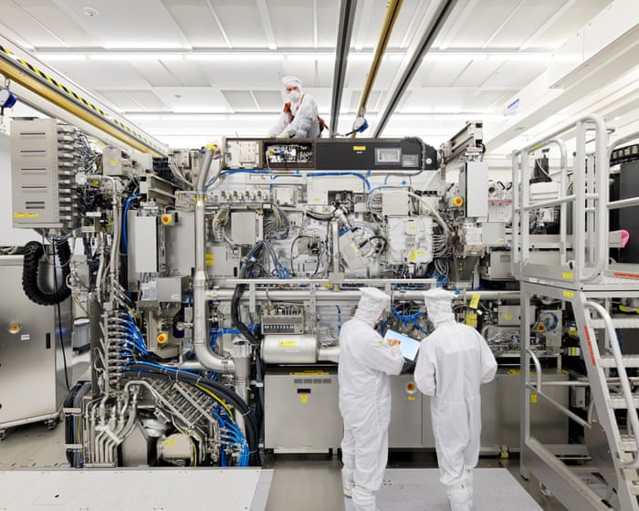 The Grand Halt: Can Europe Stop the AI Arms Race by Controlling ASML?