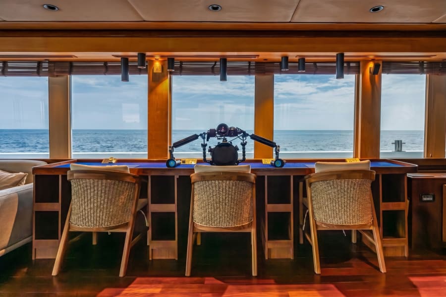Mesa de câmeras para fotografia subaquática a bordo