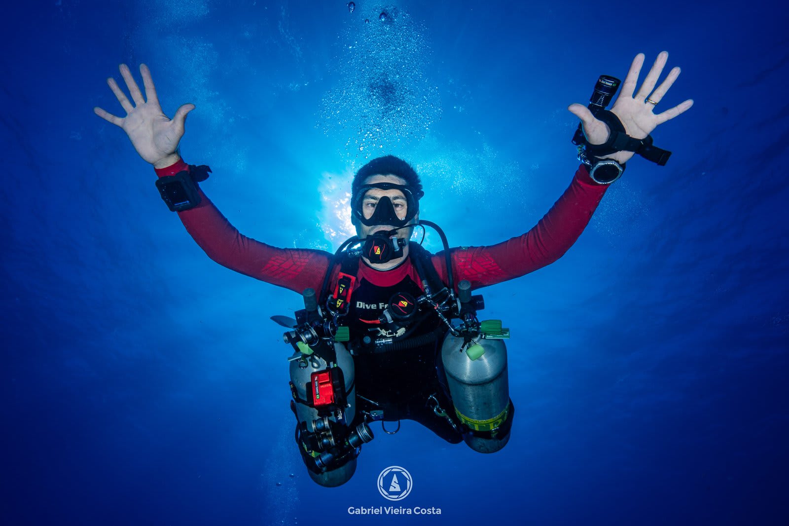 Sidemount no mergulho técnico: por que essa configuração ganhou tanto espaço?