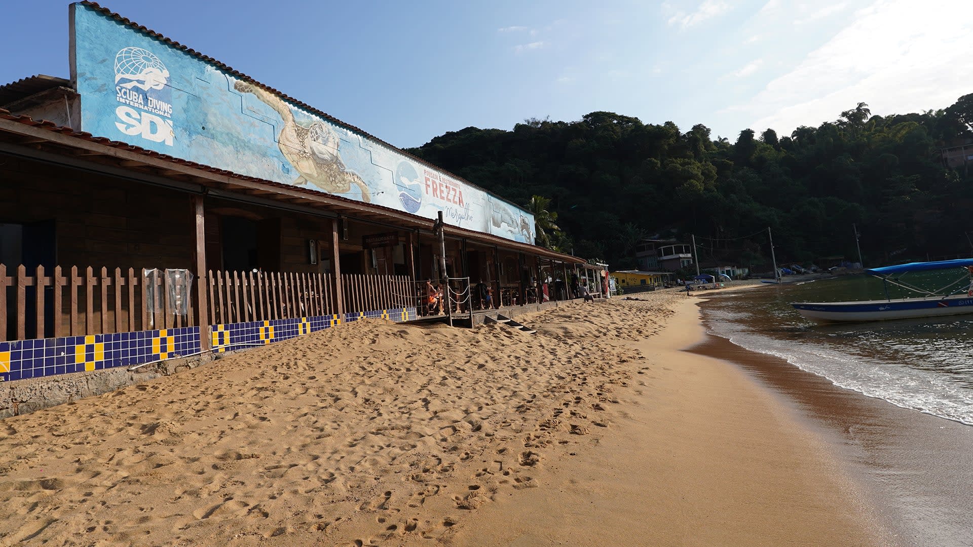Pousada Frezza Mergulho, pé na areia da Praia Vermelha
