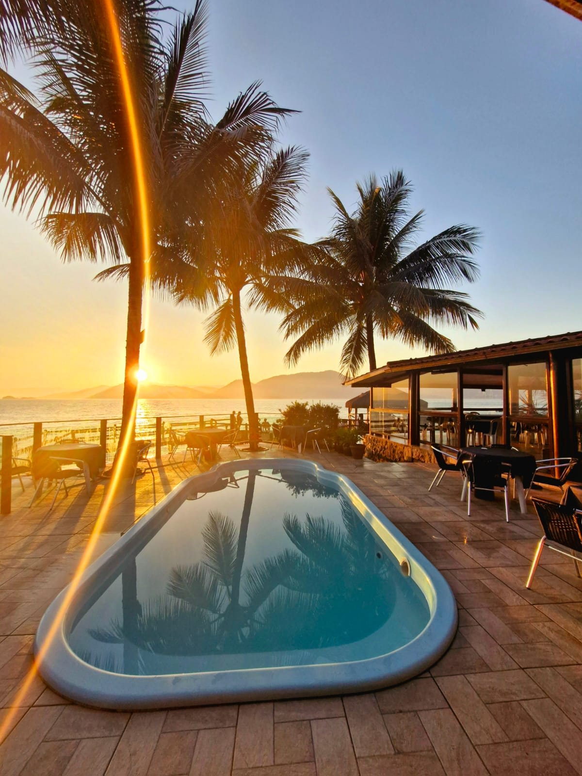 Pôr do sol na piscina — Recanto do Bem te Vi