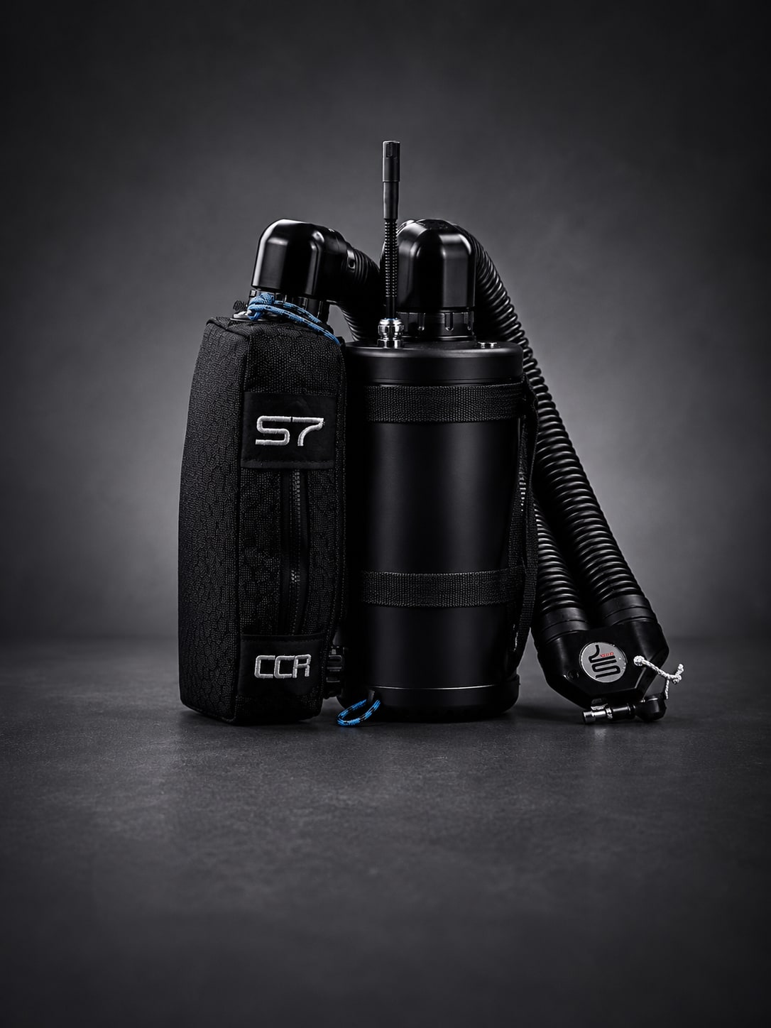 Rebreather S7 completo em foto de estúdio, fundo preto