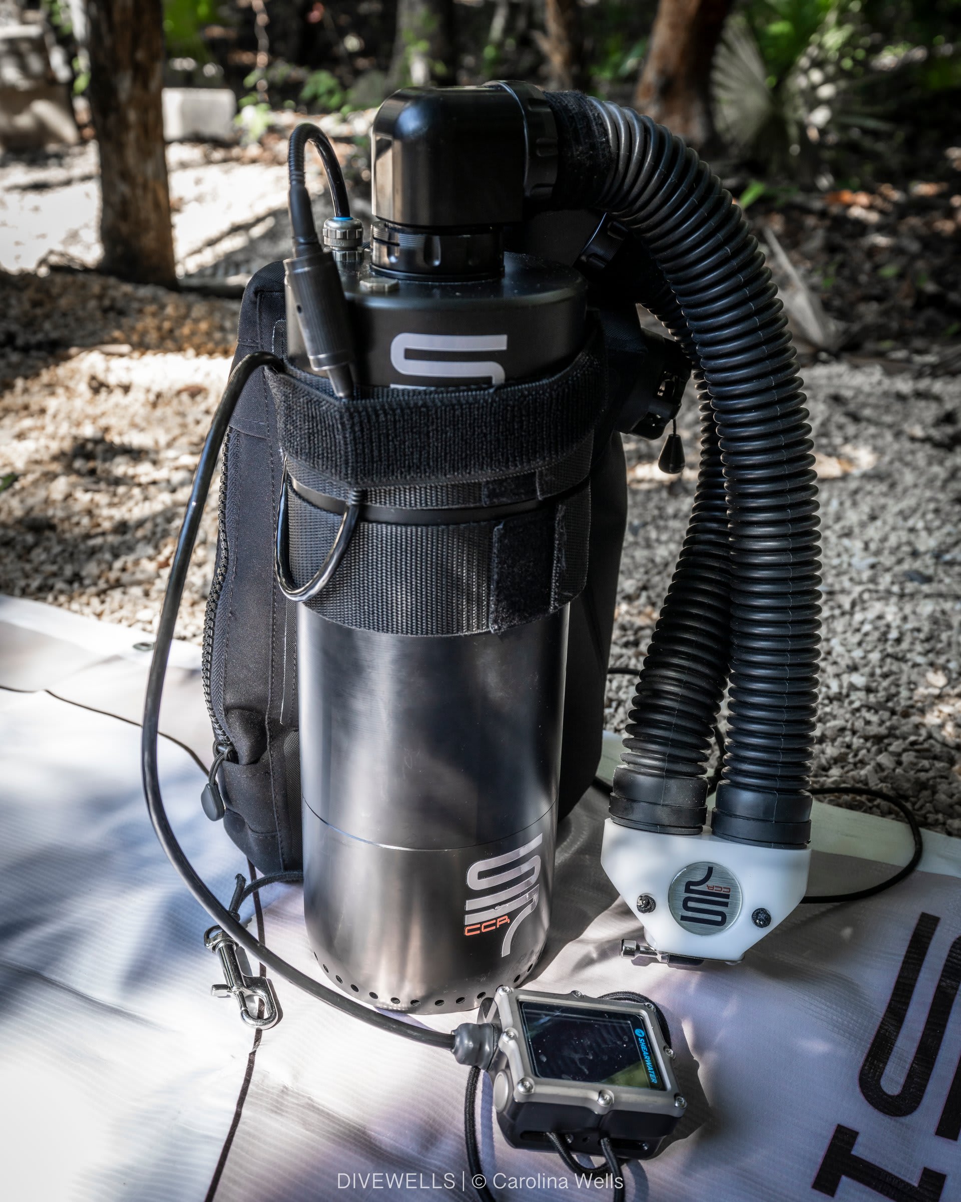 Rebreather S7 montado e pronto para mergulho, com monitor