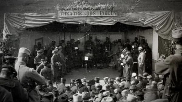 Le théâtre aux armées