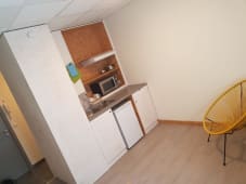 STUDIO met eigen douche en kitchenette