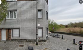 ruime kamer, met gedeelde woonkamer, badkamer en keuken