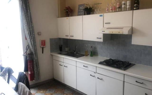 Sala Room with shared bath/shower and shared toilet imagem 5