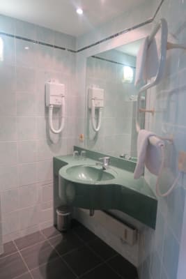 Kamer Ruime kamer met badkamer te huur foto 1