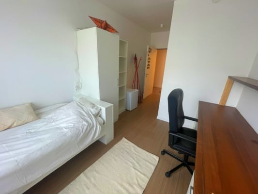 Sala Gemeubeld kot met eigen badkamer tijdelijk te huur in Elsene imagem 1