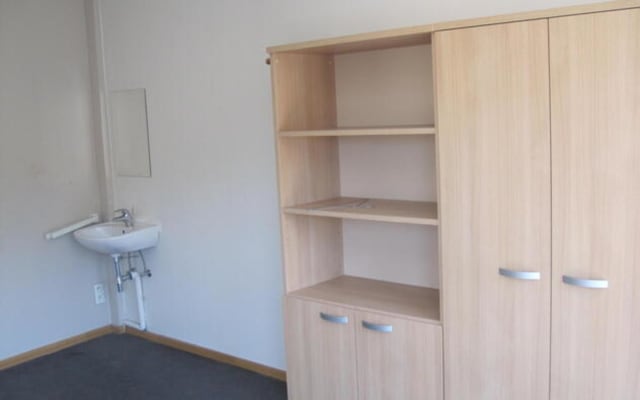 Kamer Room with shared bath/shower and shared toilet foto 3