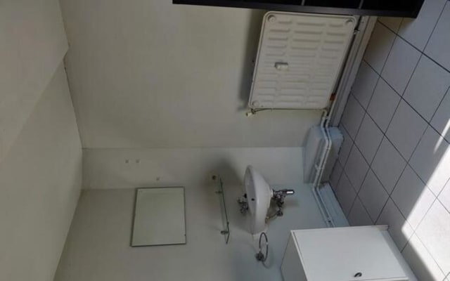 Room Room with shared bath/shower and shared toilet image 3