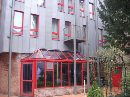 Ev Deze kamer is vrij voor juli en augustus voor een vakantiejob of om te studeren voor een herexamen of het maken van een thesis. resim 4