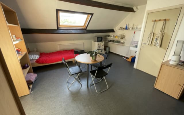 Kamer Room with shared bath/shower and shared toilet foto 2
