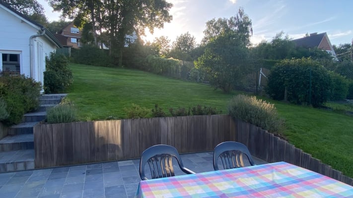 Sala Chambre spacieuse dans maison cosy + jardin - libre 1/2/25 imagem 4